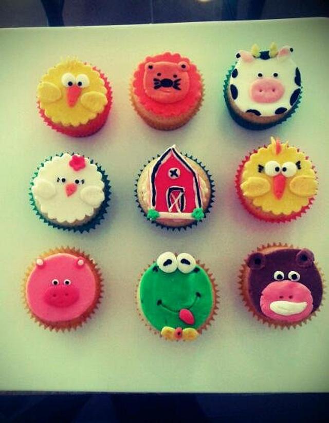 The Old Red Barnyard Cake By Sprinkles N Swirls Cakesdecor