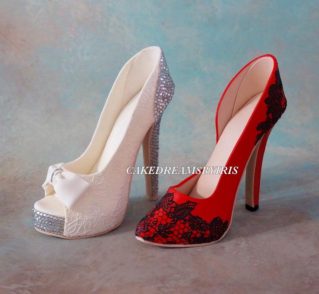 High heels sugar shoes - Decorated Cake by Iris Rezoagli - CakesDecor