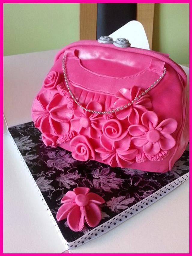 pink handbag - Cake by Shell at Spotty Cake Tin - CakesDecor