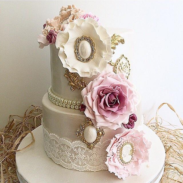 Pearl Vintage Cake - Decorated Cake by Shafaq's Bake - CakesDecor