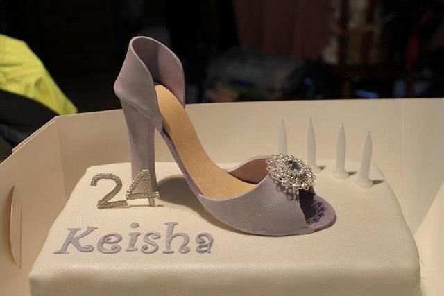 Shoe And Shoe Box Cake Cake By Kelliej75 Cakesdecor 