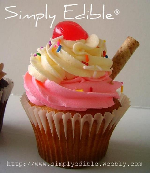 Jumbo Cupcakes Cake By Shelly Anne Cakesdecor