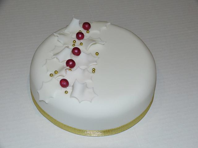 Simple Decoration for a Christmas Cake | Recipes | Delia Online