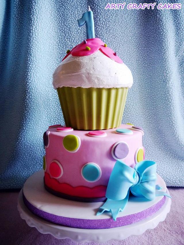 Giant Cupcake Cake Cake By Maria Cakesdecor