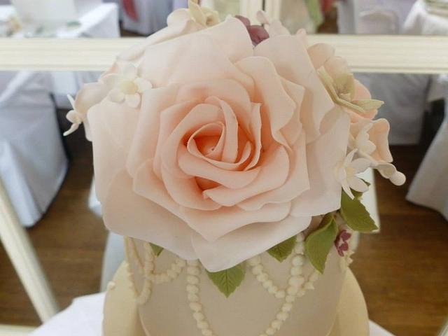 Victoriana Lace and Sweet Avalanche Rose Wedding Cake