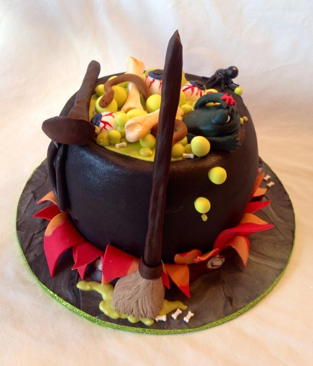 Witch'a brew cake - Decorated Cake by Nicky4rn - CakesDecor