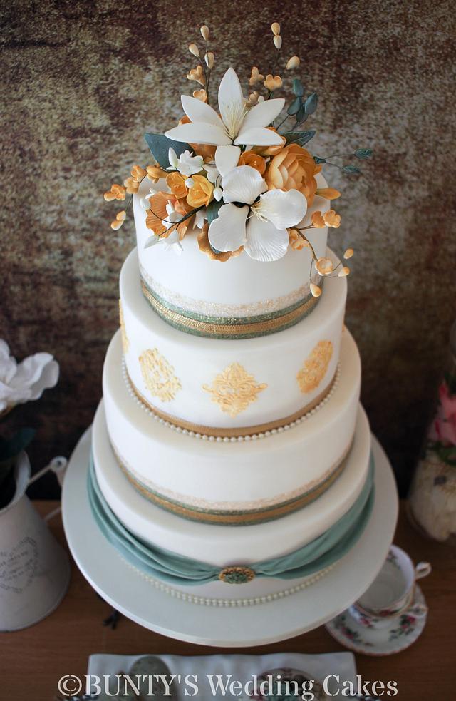 Sage Green and Gold - Cake by Bunty's Wedding Cakes - CakesDecor