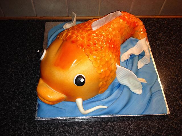 Goldfish/Koi cake - Decorated Cake by Mandy - CakesDecor