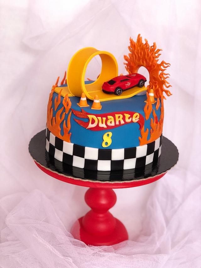 Hot Wheels Cake - Decorated Cake by Atelier Sabor Com - CakesDecor