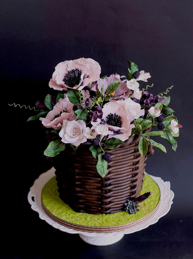 Spring flower basket cake - Decorated Cake by Delice - CakesDecor