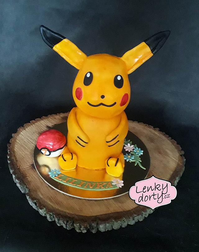 Pikachu 3D cake with a rotating head