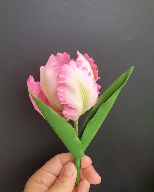 Sugarpaste parrot tulip Cake by Ebru eskalan CakesDecor