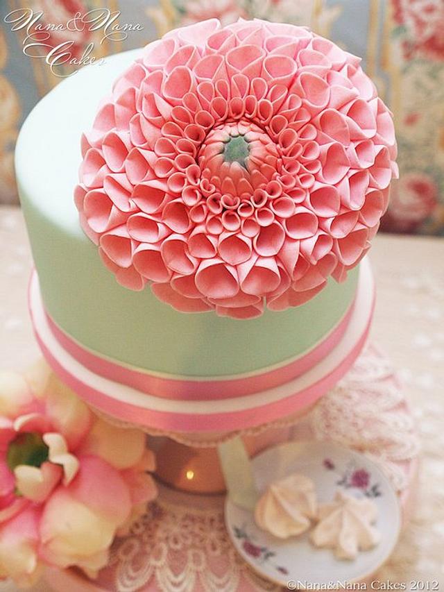 "Simplicity is beauty" - Dahlia cake