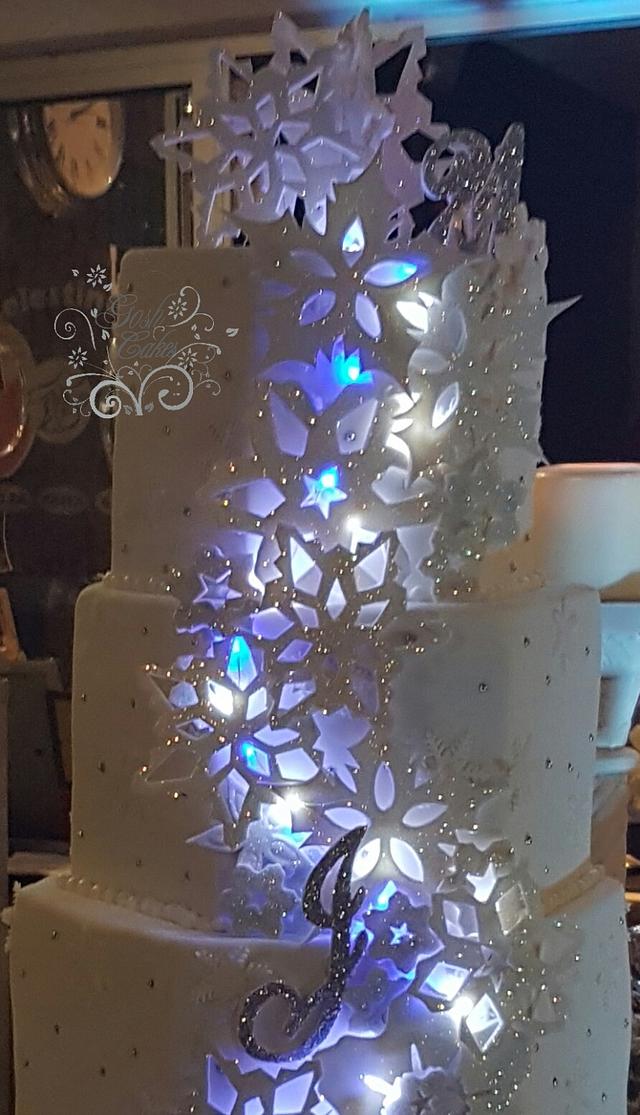 Winter Wonderland Cake By GoshCakes CakesDecor   Bbiis9inwfuei0bdqo2r 