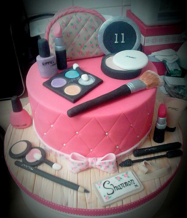 Make up - Decorated Cake by SugarMagicCakes (Christine) - CakesDecor