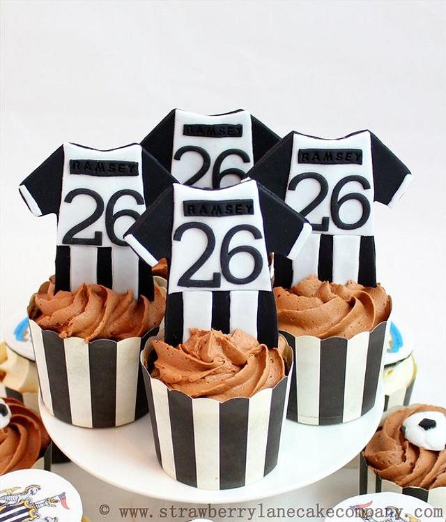 Newcastle United Cupcakes - Cake by Strawberry Lane Cake - CakesDecor