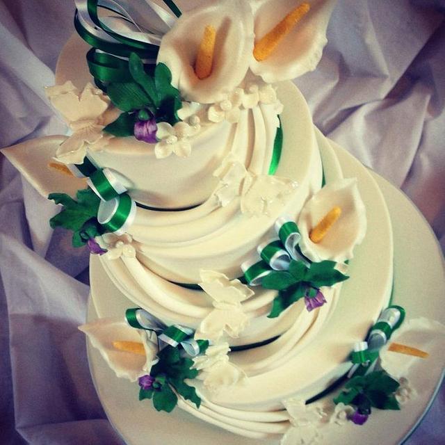 Singapore Orchid and Calla Lily Wedding Cake
