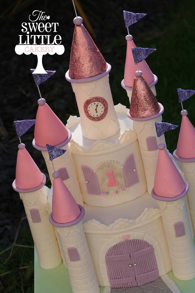 Castle Cake Cake by thesweetlittlecakery CakesDecor