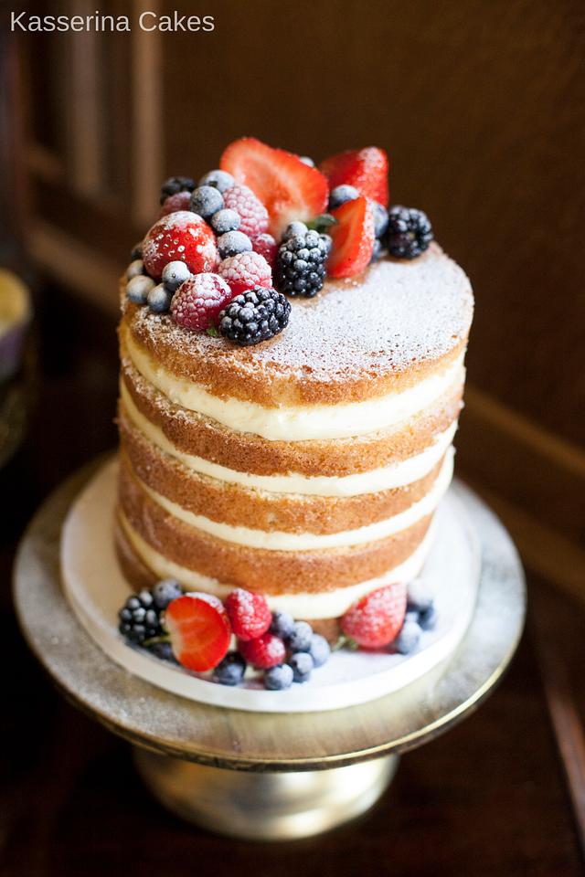 Single tier naked cake with matching fresh fruit cupcakes - CakesDecor
