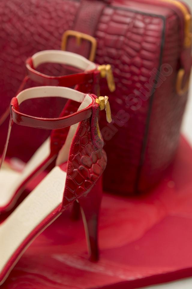 Fashion inspired handbag and high heels - Cake by SAIMA - CakesDecor