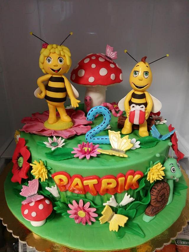 Maya the bee cake - Decorated Cake by Veronicakes - CakesDecor