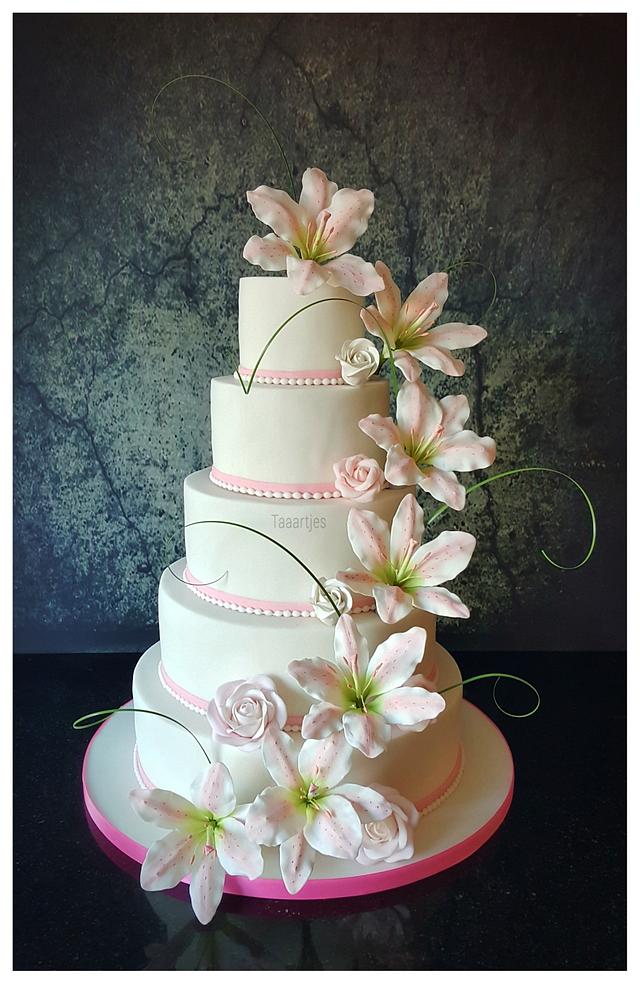 Wedding cake with sugar lilies 