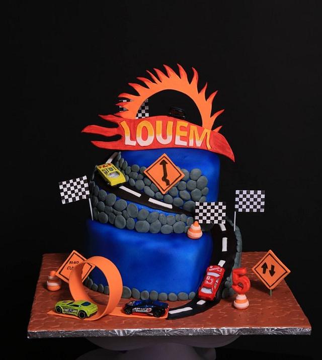 Hot wheels, hot toys for the boys! - Decorated Cake by - CakesDecor