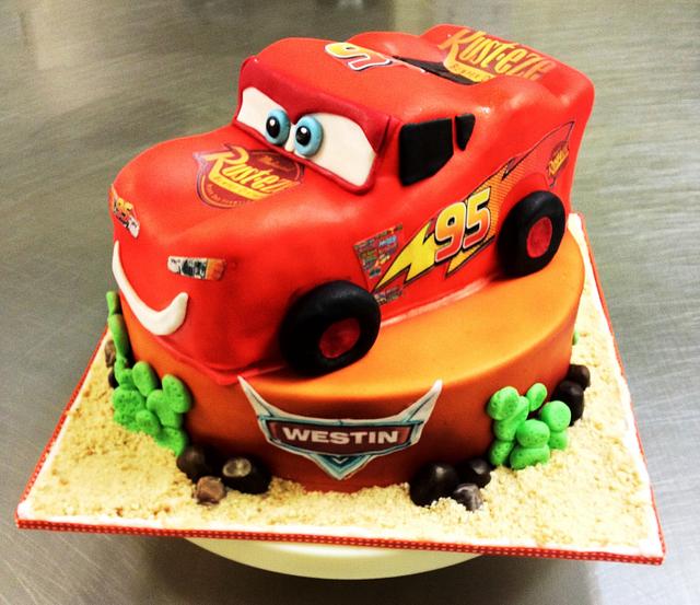 Lightning McQueen Cake - Decorated Cake by Delicious - CakesDecor