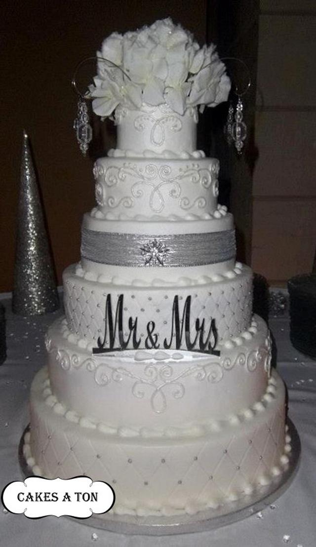 New Year&#039;s Eve Wedding Cake - Cake by Cakes A Ton - CakesDecor