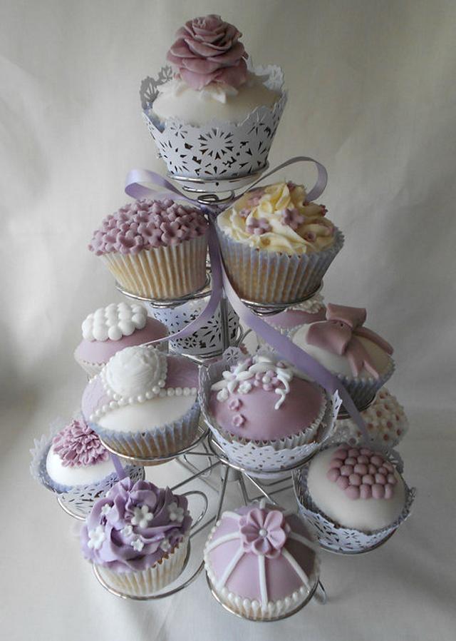 Parma Violet vintage cupcakes - Cake by Bezmerelda - CakesDecor