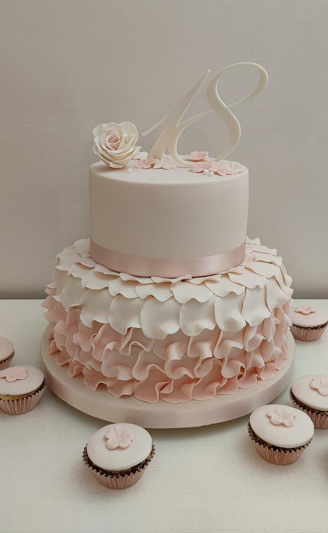 Rose Cake - Decorated Cake By Tania Chiaramonte - Cakesdecor