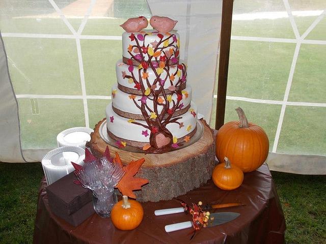 fall tree/leaves wedding cake!