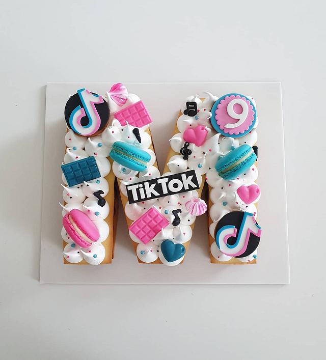 Tik tok - Decorated Cake by Maira Liboa - CakesDecor