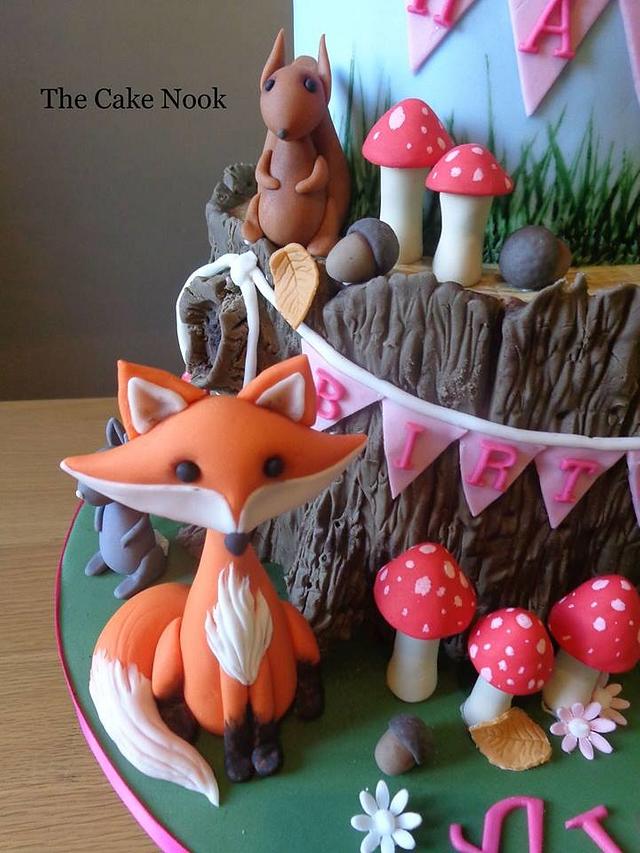 Woodland animals, birthday cake.