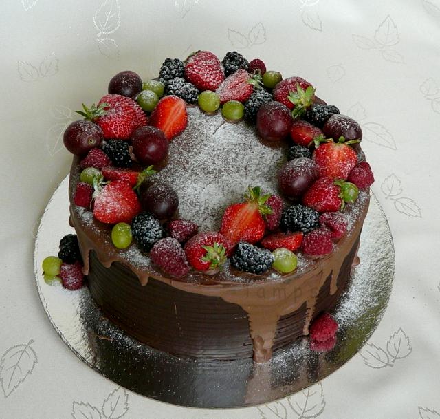 Chocolate And Fruit - Decorated Cake By Lamps - Cakesdecor