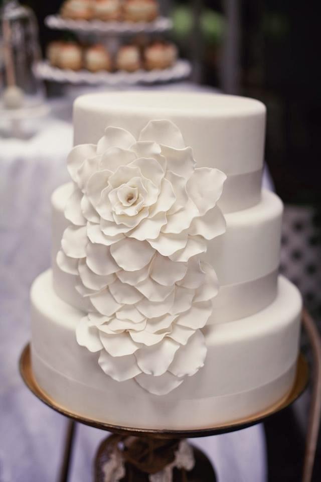 Wedding cake - Decorated Cake by Daniele Altimus - CakesDecor