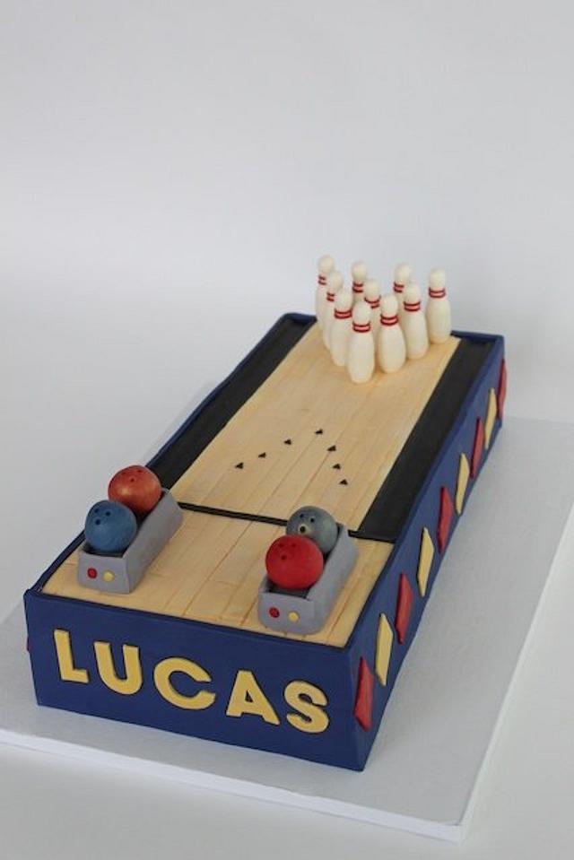 Bowling Lane Cake - Cake by Village Cakecraft - CakesDecor