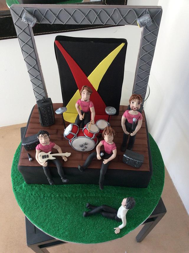 Pop concert Cake by Cinta Barrera CakesDecor