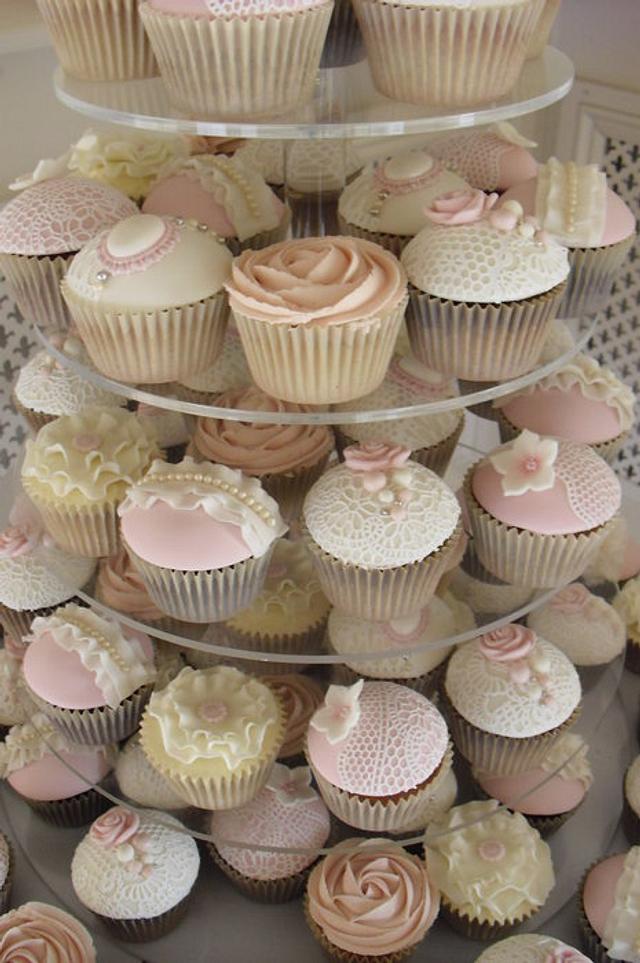 Vintage pink wedding cupcakes - Cake by Emma Lines - CakesDecor