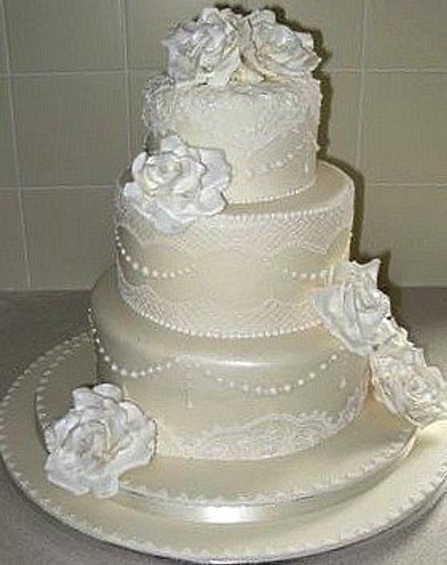 Piped wedding cake - Decorated Cake by Crumbs! - CakesDecor