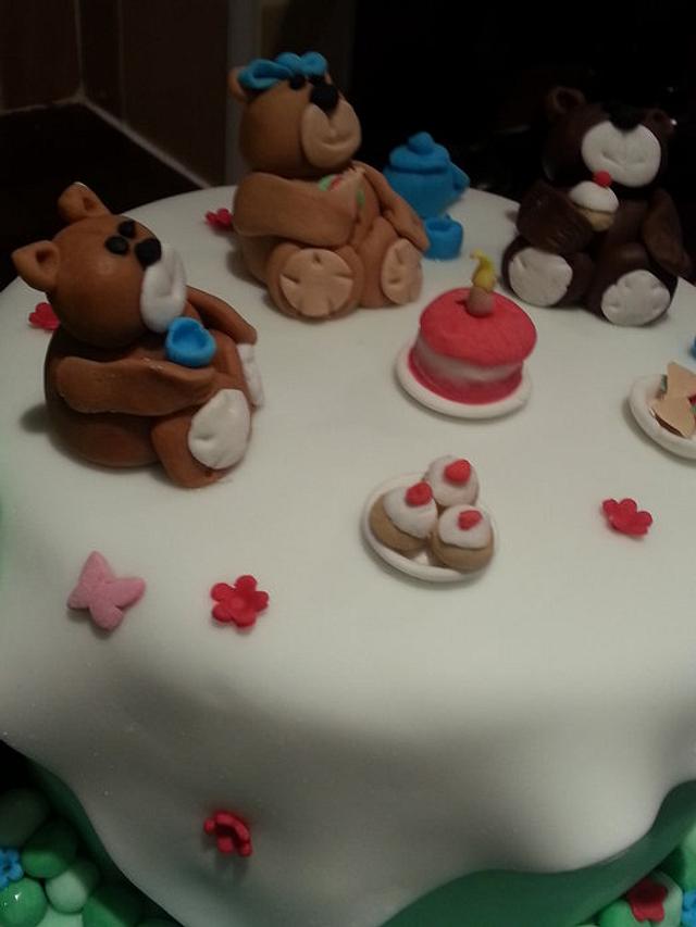 Teddy bears picnic - Cake by Lou Lou's Cakes - CakesDecor