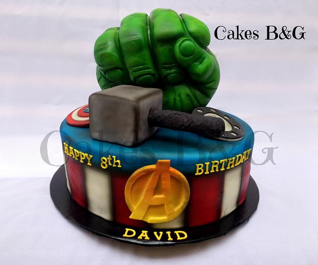 Avengers themed cake - Decorated Cake by Laura Barajas - CakesDecor