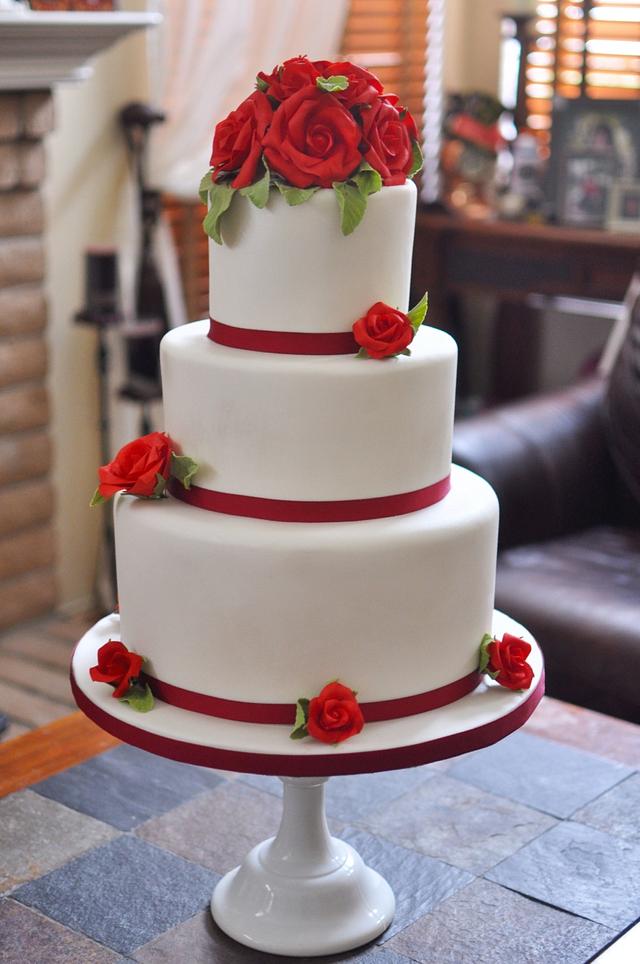 Red Roses Wedding Cake - cake by Mavic Adamos - CakesDecor