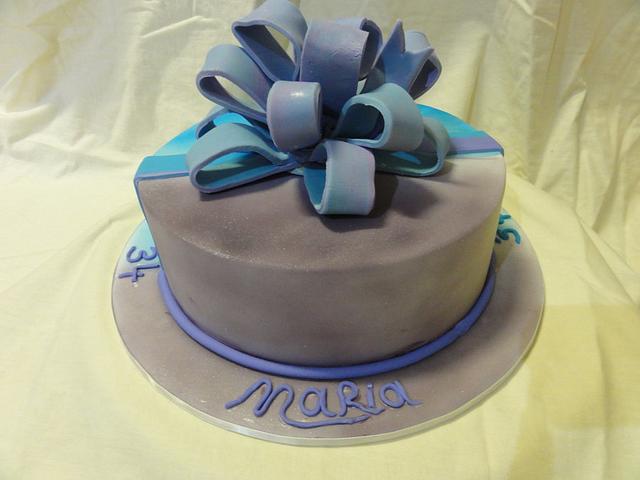 A Half And Half Cake For Twins Cake By Tegan Bennetts Cakesdecor