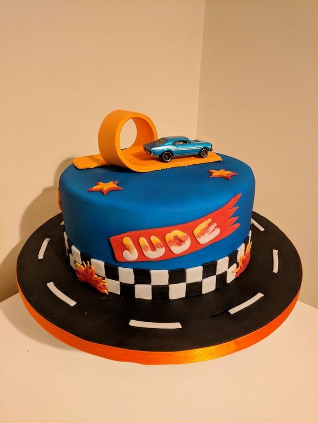 Hot wheels cake! - Decorated Cake by Maggie - CakesDecor