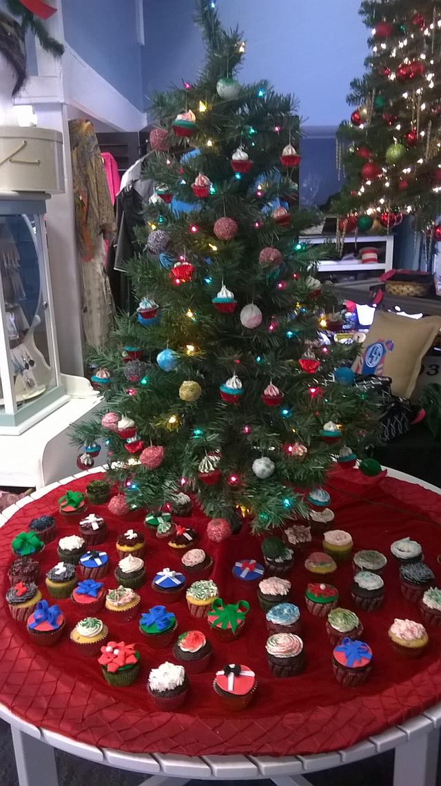 An Edible Christmas - Cake by Crazy Cupcake Lady - CakesDecor