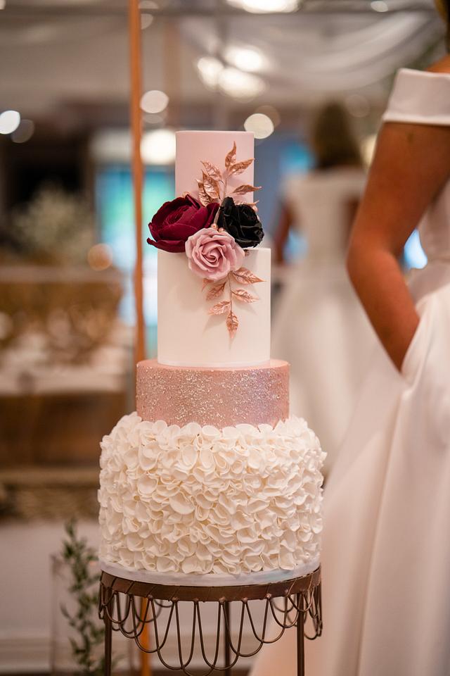 Rose gold wedding cake - Cake by Jo - CakesDecor