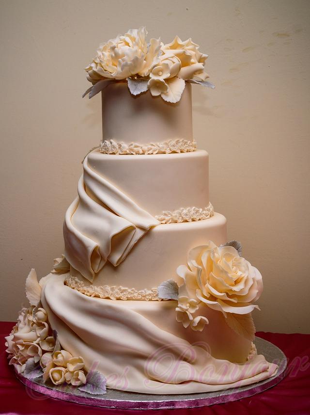 Ivory wedding cake. - Decorated Cake by Dan - CakesDecor