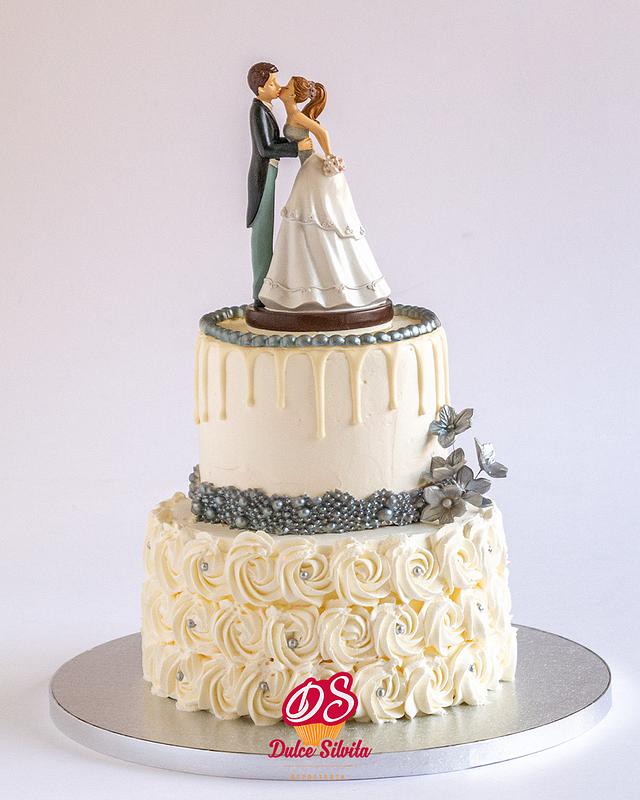 Wedding Cake - Decorated Cake by Dulce Silvita - CakesDecor