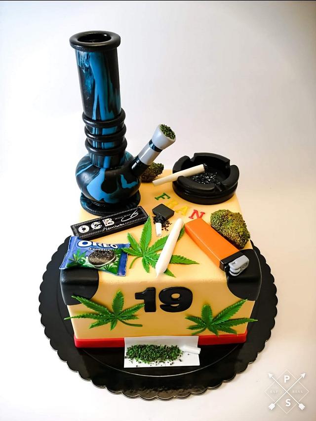 Cannabis - Decorated Cake by TartaSan - Damian Benjamin - CakesDecor